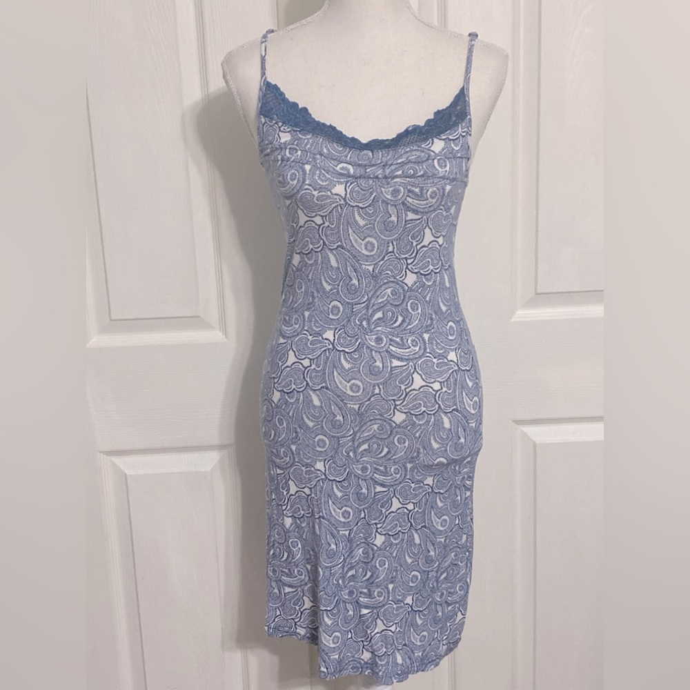 Love to Lounge Blue Paisley Nightgown Size Small (2/4)